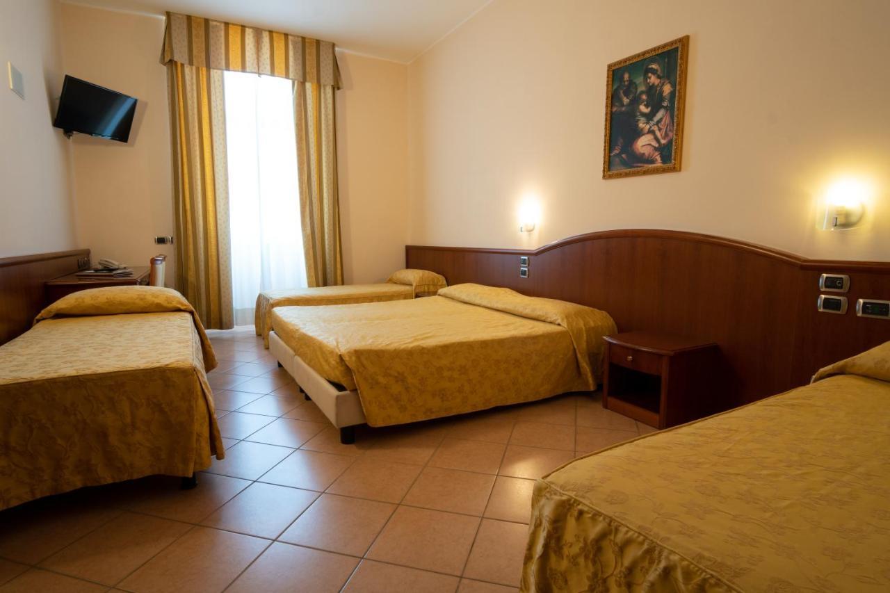 Garda Family House Hotel Castelletto Di Brenzone Exterior photo