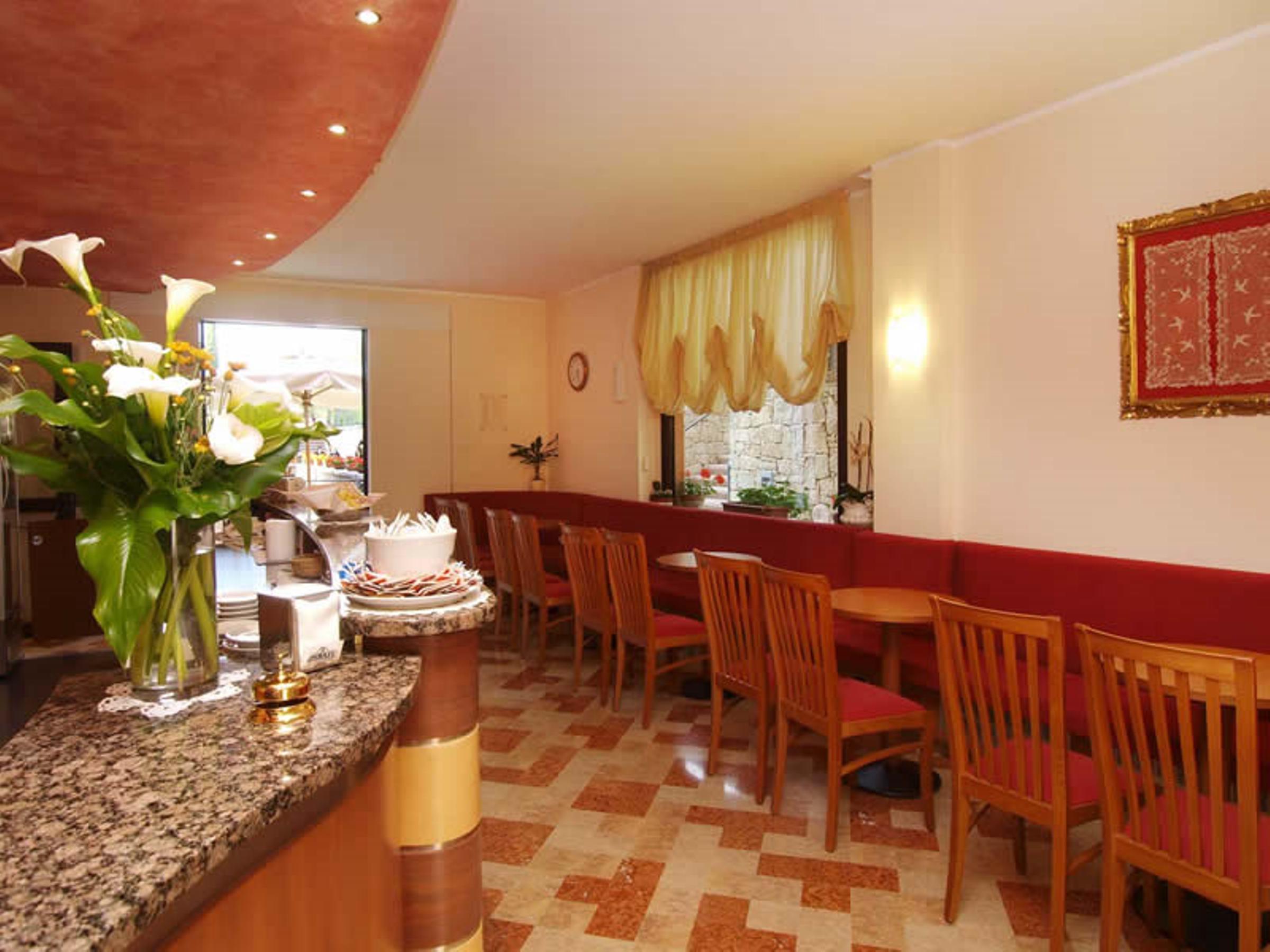Garda Family House Hotel Castelletto Di Brenzone Exterior photo